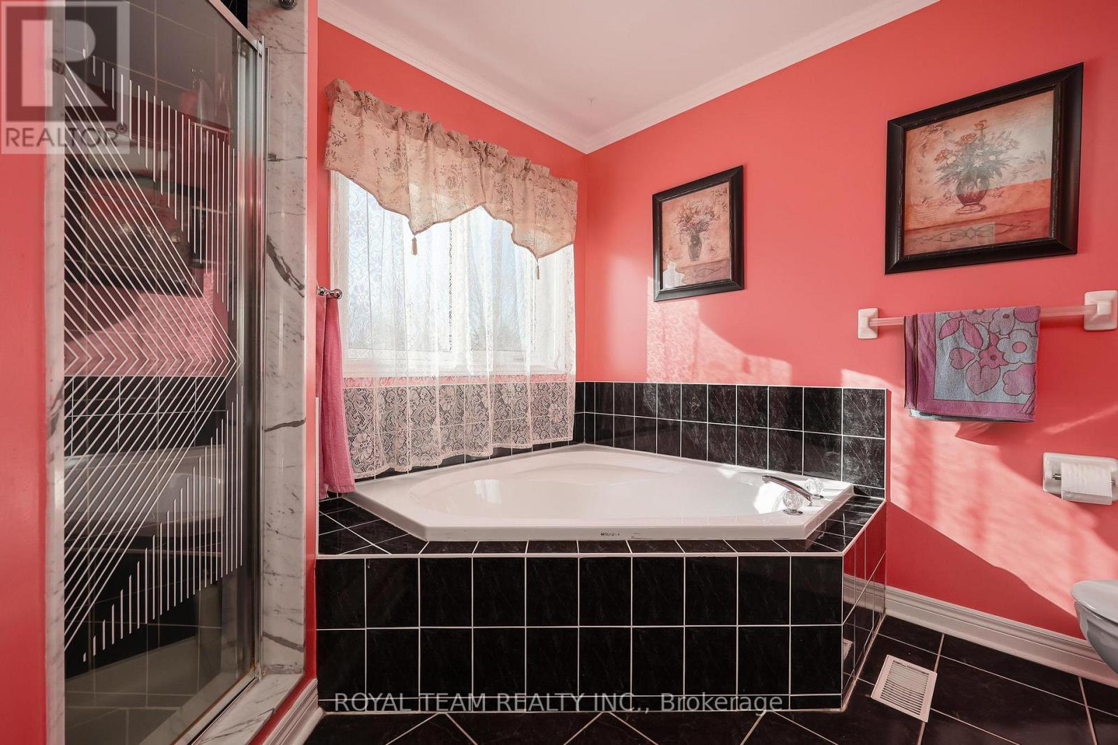 2 Sandway Crescent, Vaughan, ON