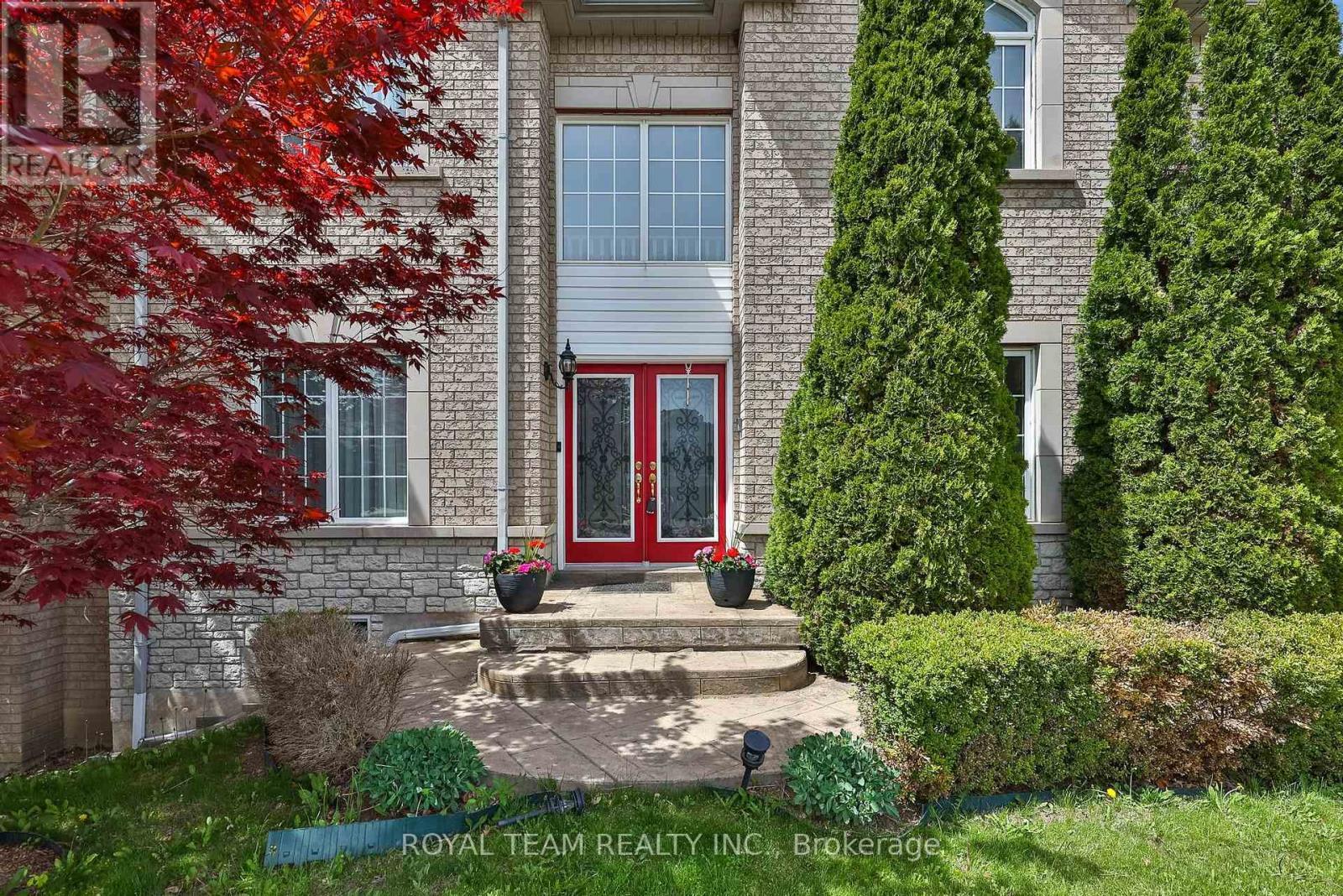 2 Sandway Crescent, Vaughan, ON