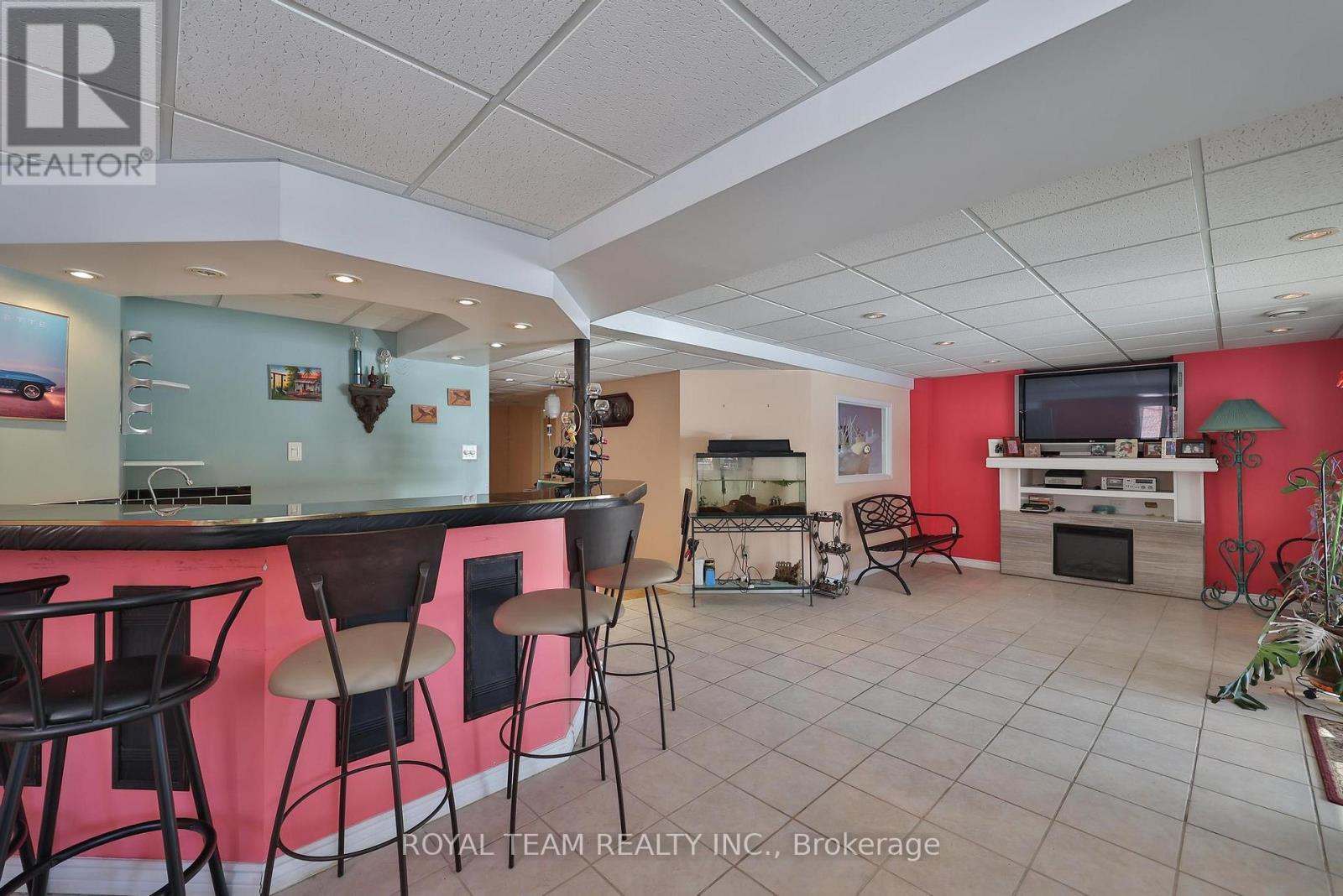 2 Sandway Crescent, Vaughan, ON