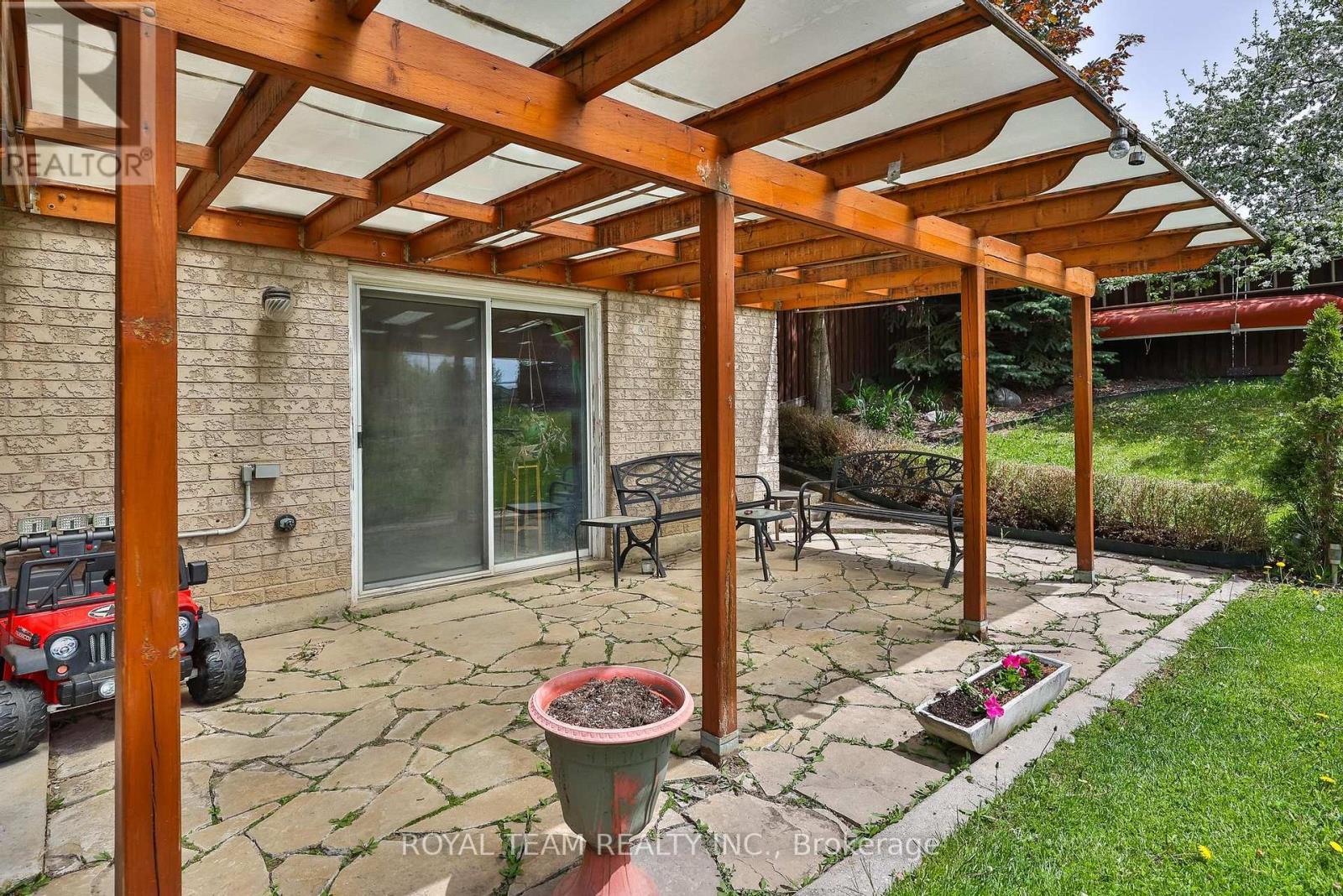 2 Sandway Crescent, Vaughan, ON