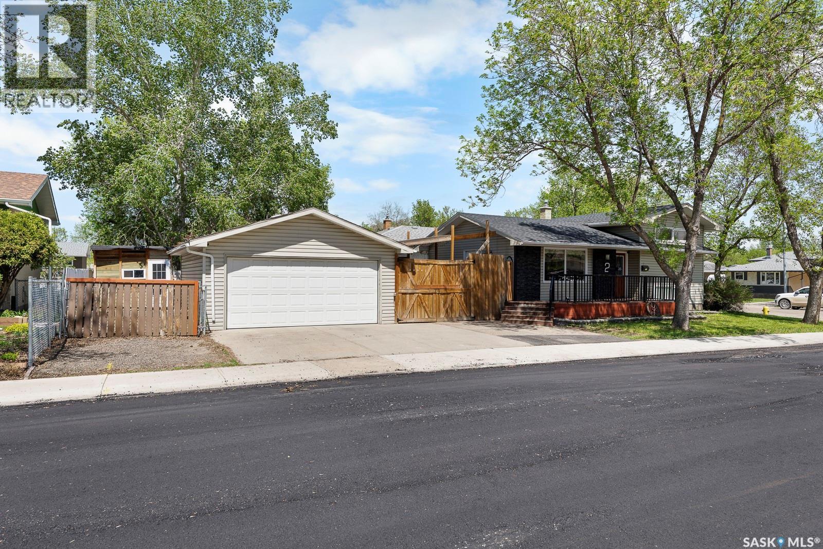 2 Pleasantview Bay, Regina, SK