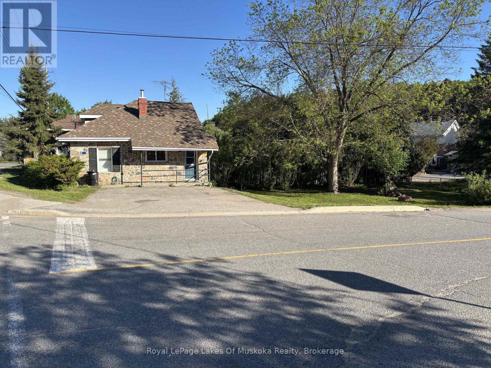 60 West Road W, Huntsville, ON
