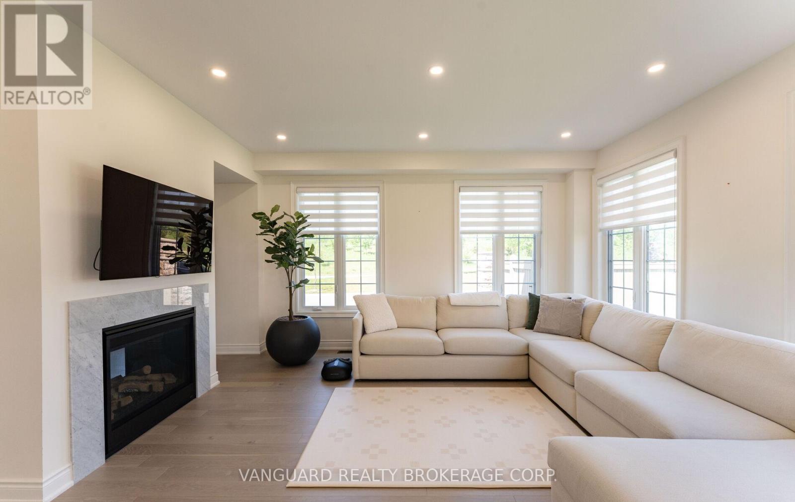 158 Scarlet Way, Bradford West Gwillimbury, ON