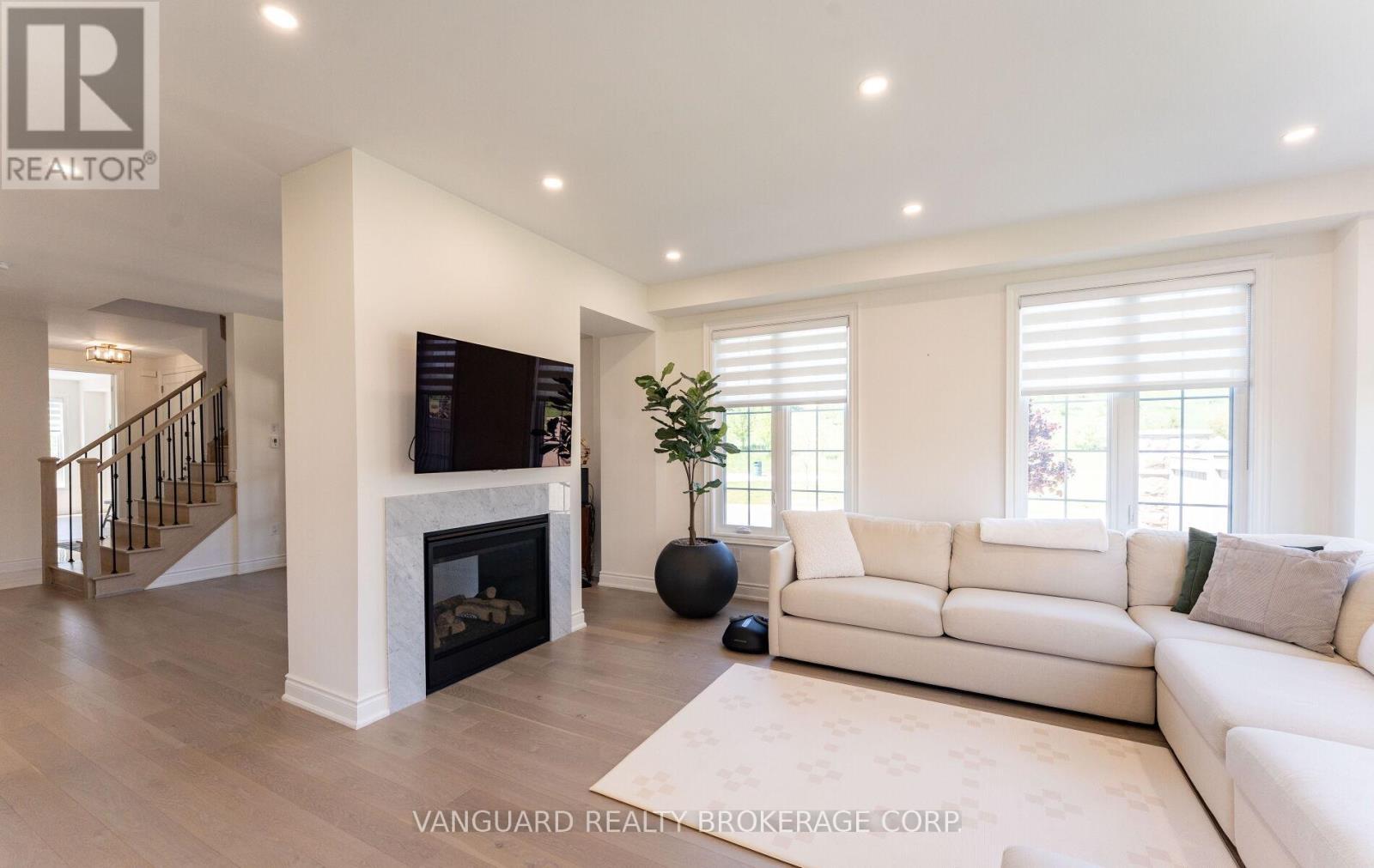 158 Scarlet Way, Bradford West Gwillimbury, ON