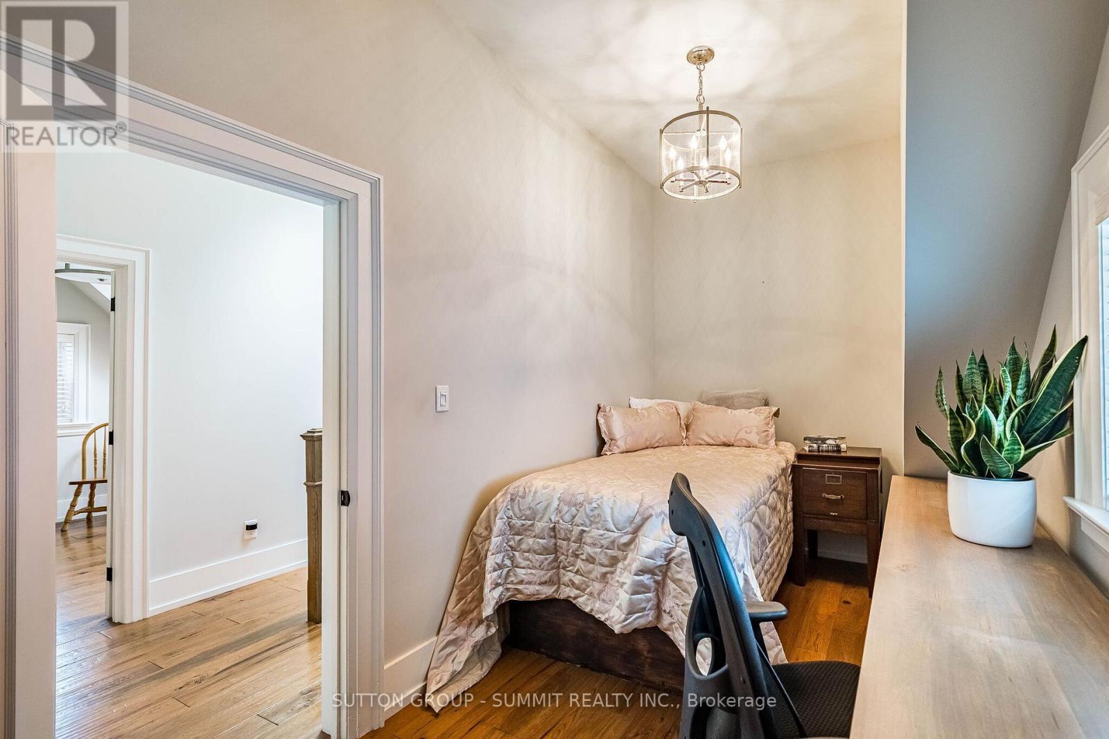 21 Cumberland Drive, Mississauga, ON