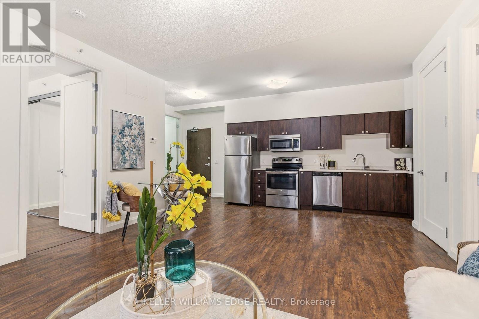 Bright open-concept Living, Dining & Kitchen - 408 - 112 King Street E, Hamilton, ON