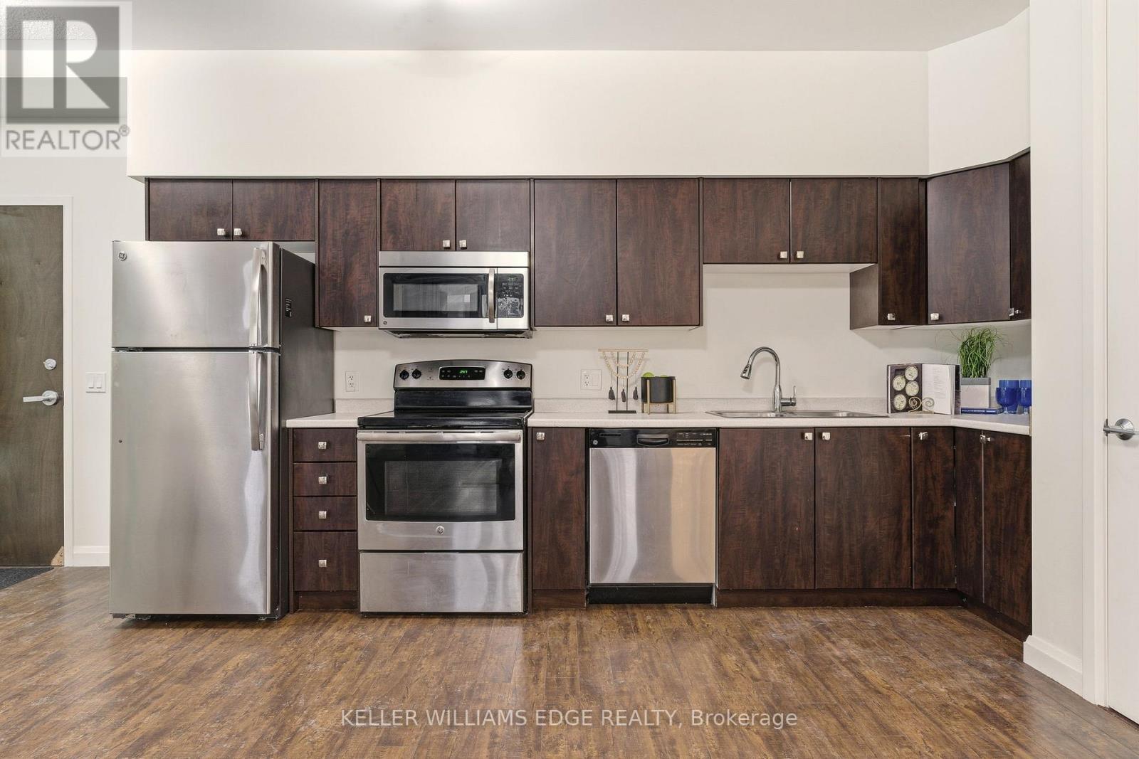 Kitchen w/ Stainless Steel Appliances - 408 - 112 King Street E, Hamilton, ON