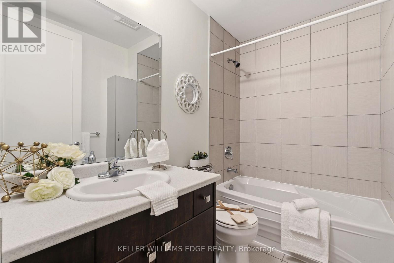 4PC Ensuite in Primary Bathroom - 408 - 112 King Street E, Hamilton, ON