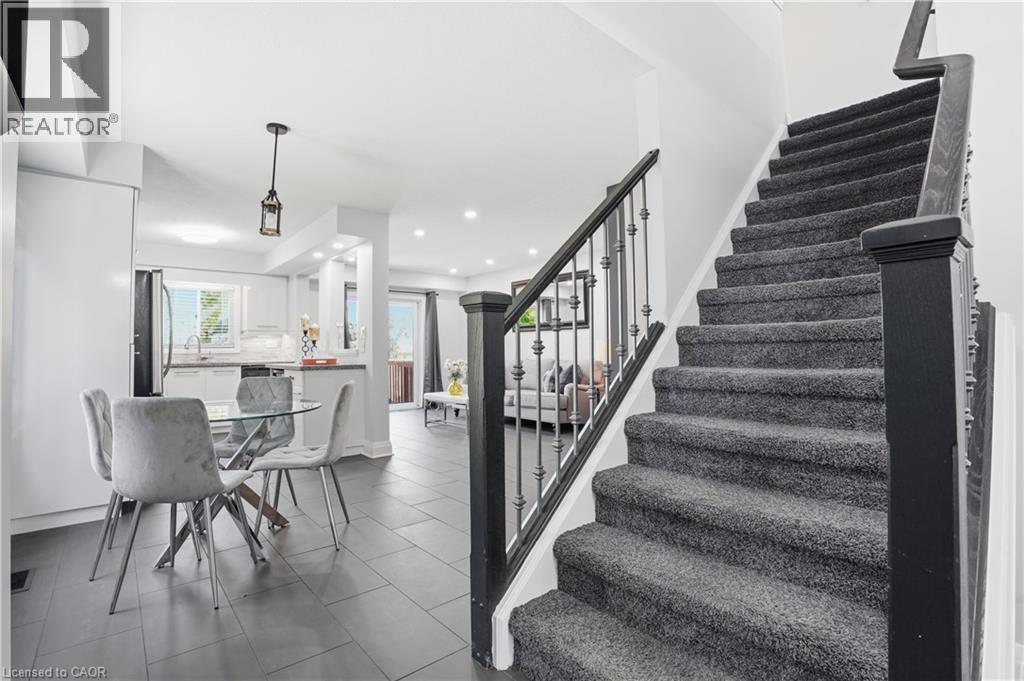 7 Upper Mercer Street Unit# G30, Kitchener, ON - Indoor Photo Showing Dining Room