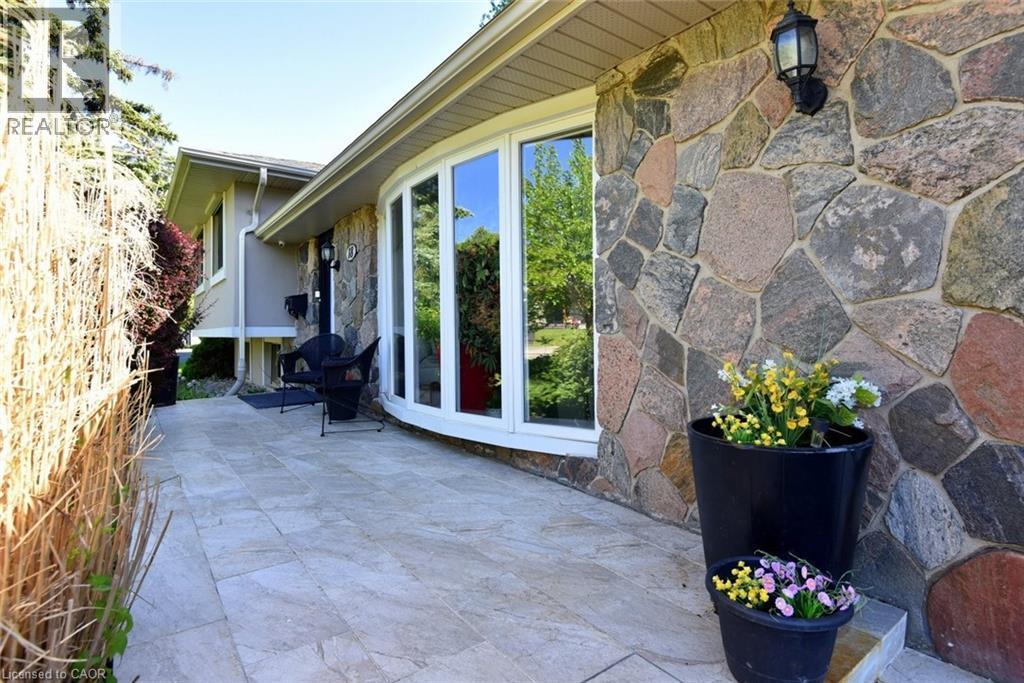 18 Dennis Avenue, Waterdown, ON
