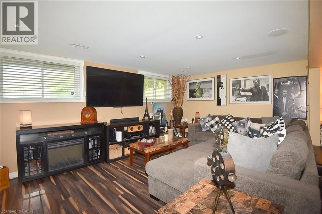 18 Dennis Avenue, Waterdown, ON