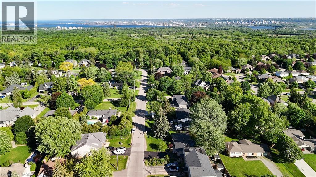 18 Dennis Avenue, Waterdown, ON