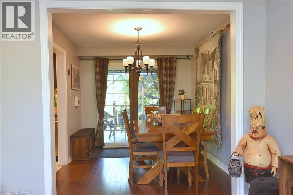 18 Dennis Avenue, Waterdown, ON - Indoor Photo Showing Dining Room