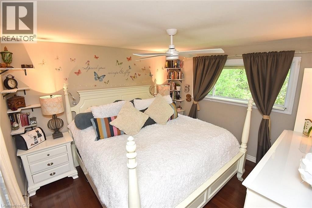 18 Dennis Avenue, Waterdown, ON - Indoor Photo Showing Bedroom
