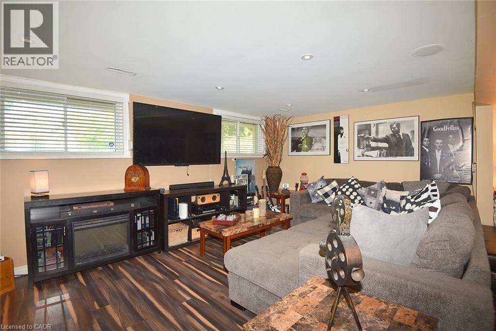 18 Dennis Avenue, Waterdown, ON - Indoor