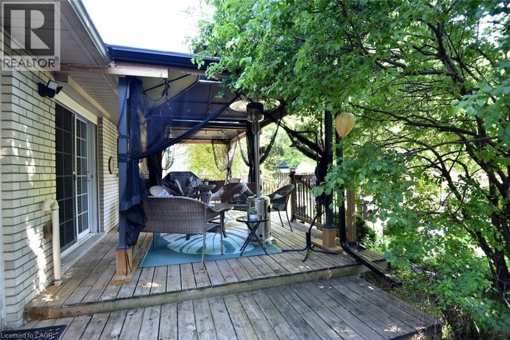 18 Dennis Avenue, Waterdown, ON - Outdoor With Deck Patio Veranda
