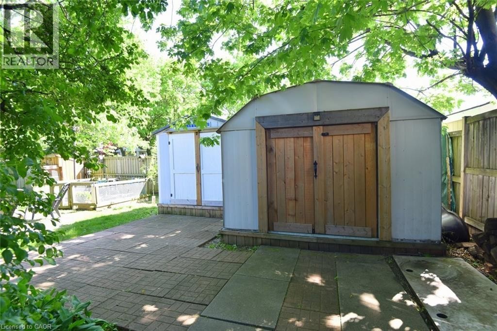 18 Dennis Avenue, Waterdown, ON - Outdoor