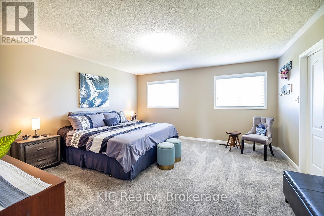 40 Puttingedge Drive, Whitby (Rolling Acres), ON