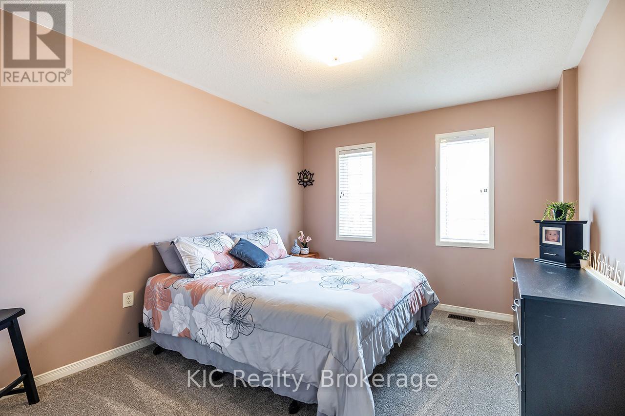 40 Puttingedge Drive, Whitby (Rolling Acres), ON