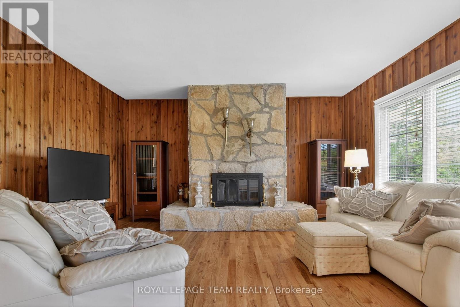Living Room - 434 High Street, Beckwith, ON
