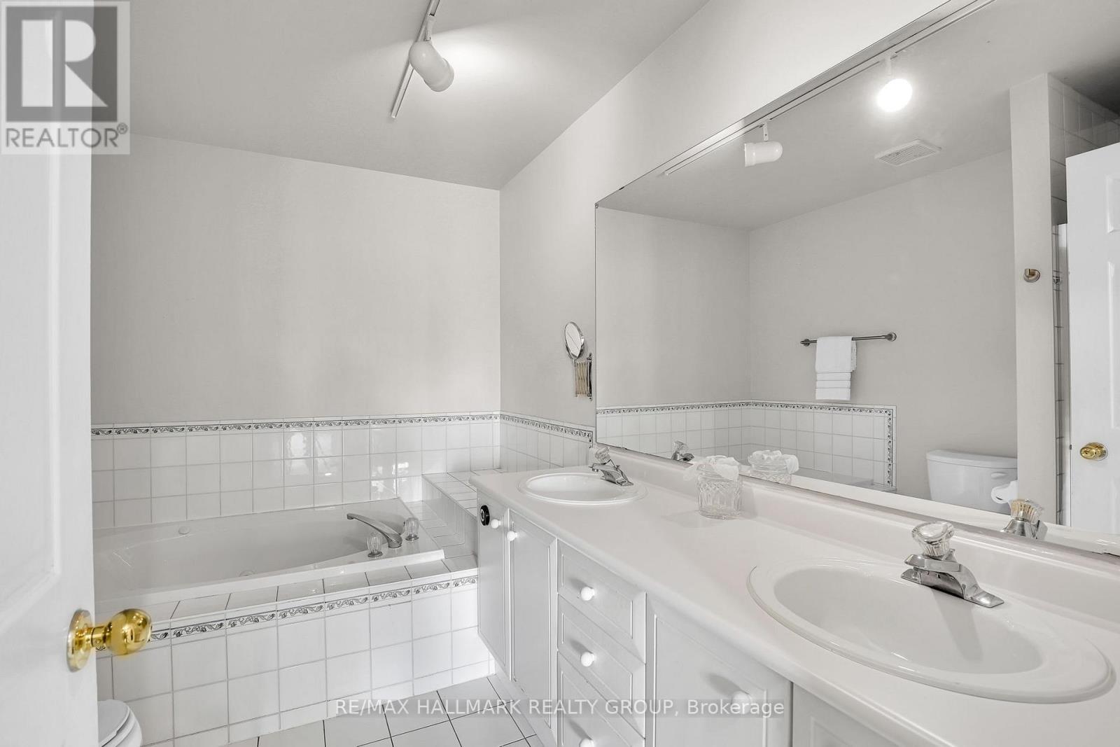 49B First Avenue, Ottawa, ON