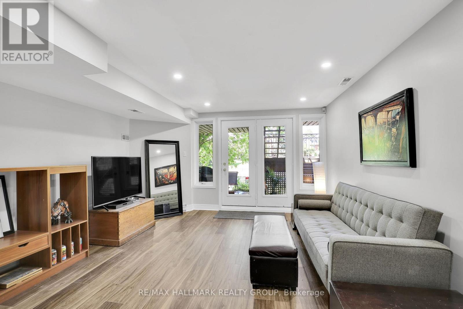 49B First Avenue, Ottawa, ON