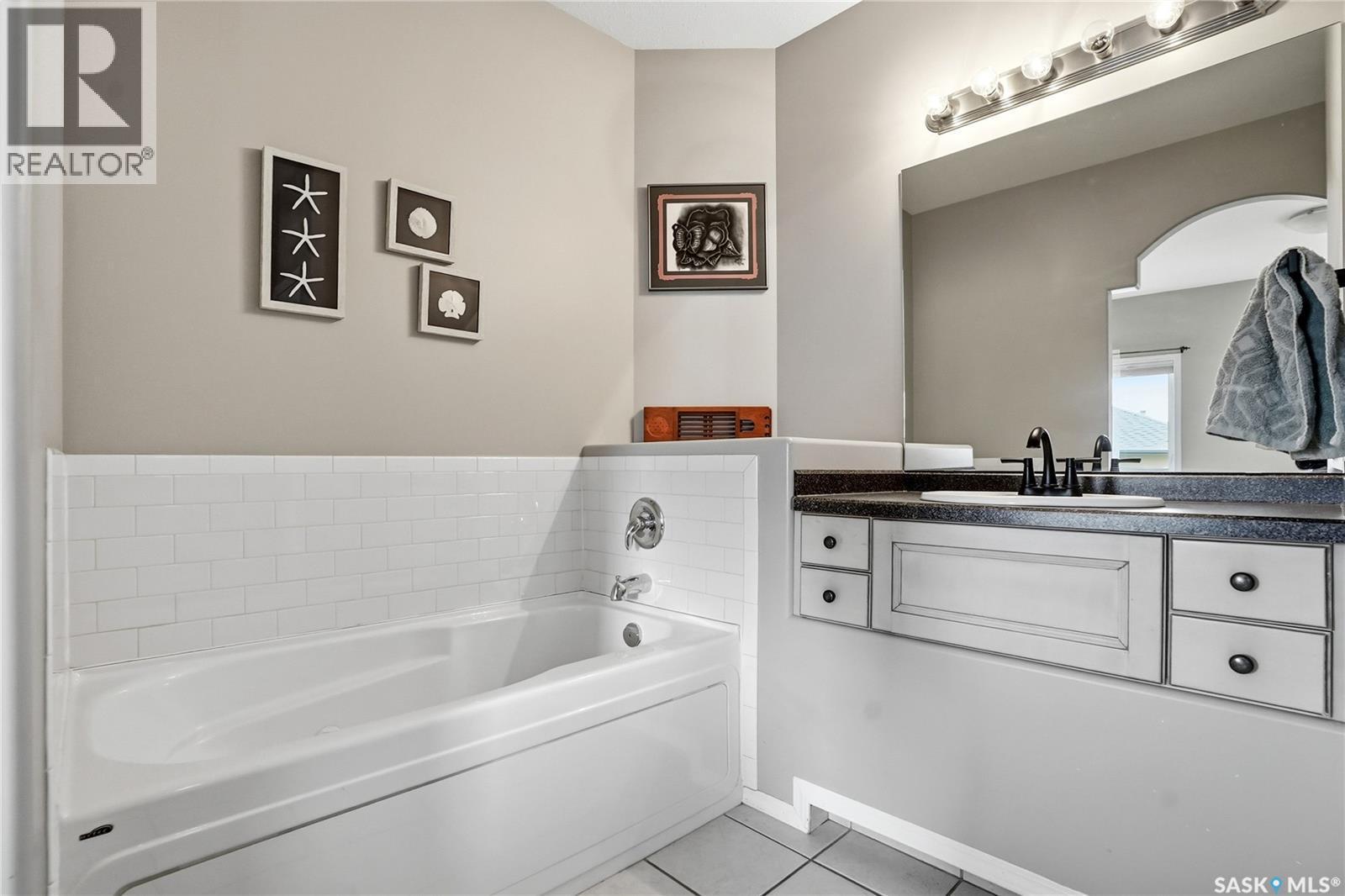206 Carr Lane, Saskatoon, SK
