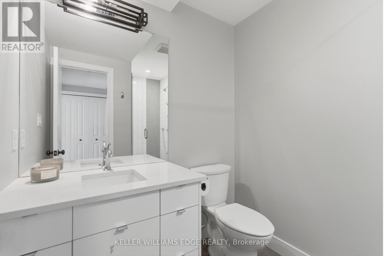 Second bathroom third floor - 389 Dundas Street, Woodstock, ON