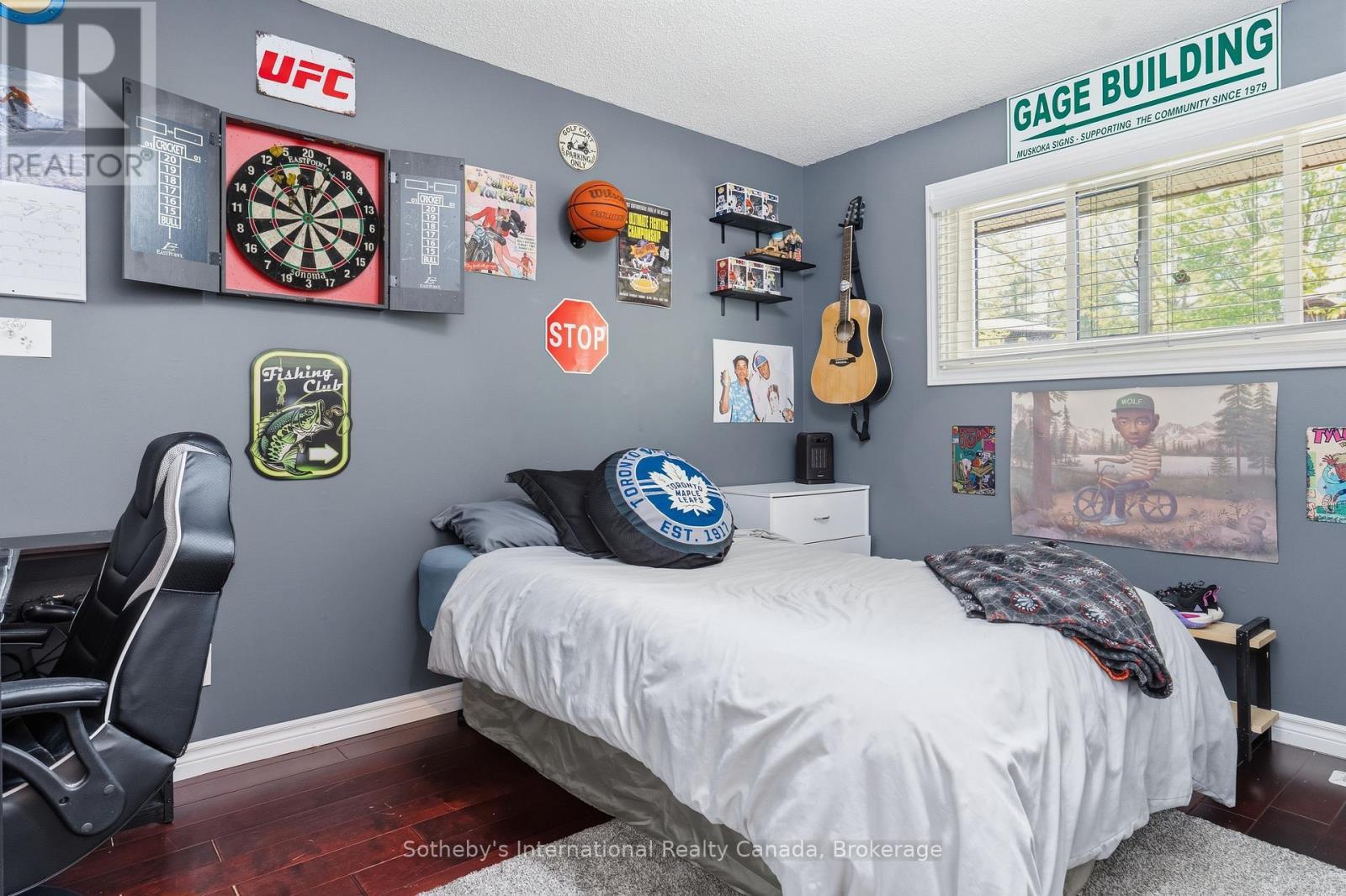 180 Clairmont Road, Gravenhurst (Muskoka (S)), ON - Indoor Photo Showing Bedroom