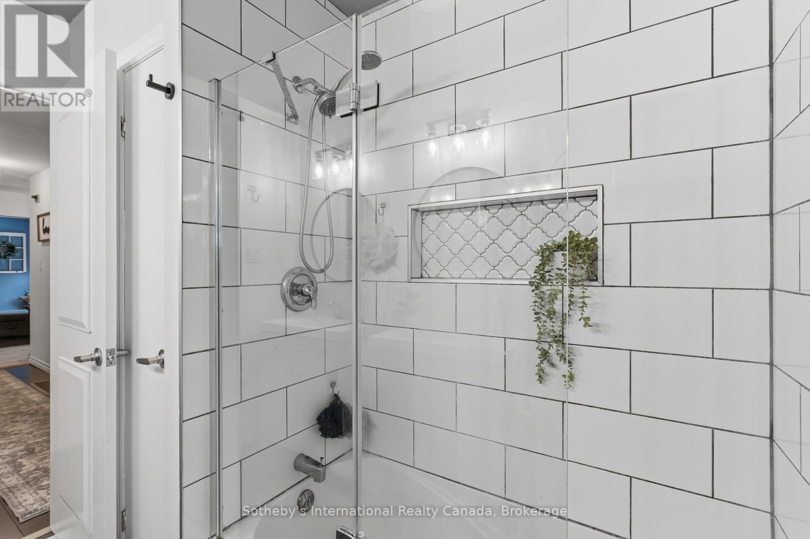 180 Clairmont Road, Gravenhurst (Muskoka (S)), ON - Indoor Photo Showing Bathroom