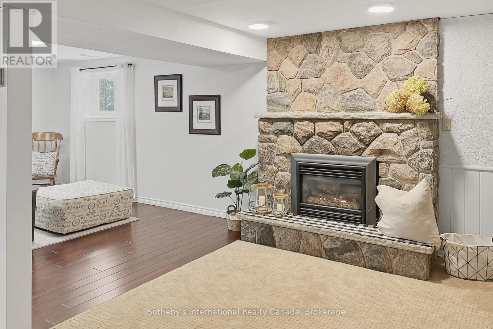 180 Clairmont Road, Gravenhurst (Muskoka (S)), ON - Indoor Photo Showing Living Room With Fireplace