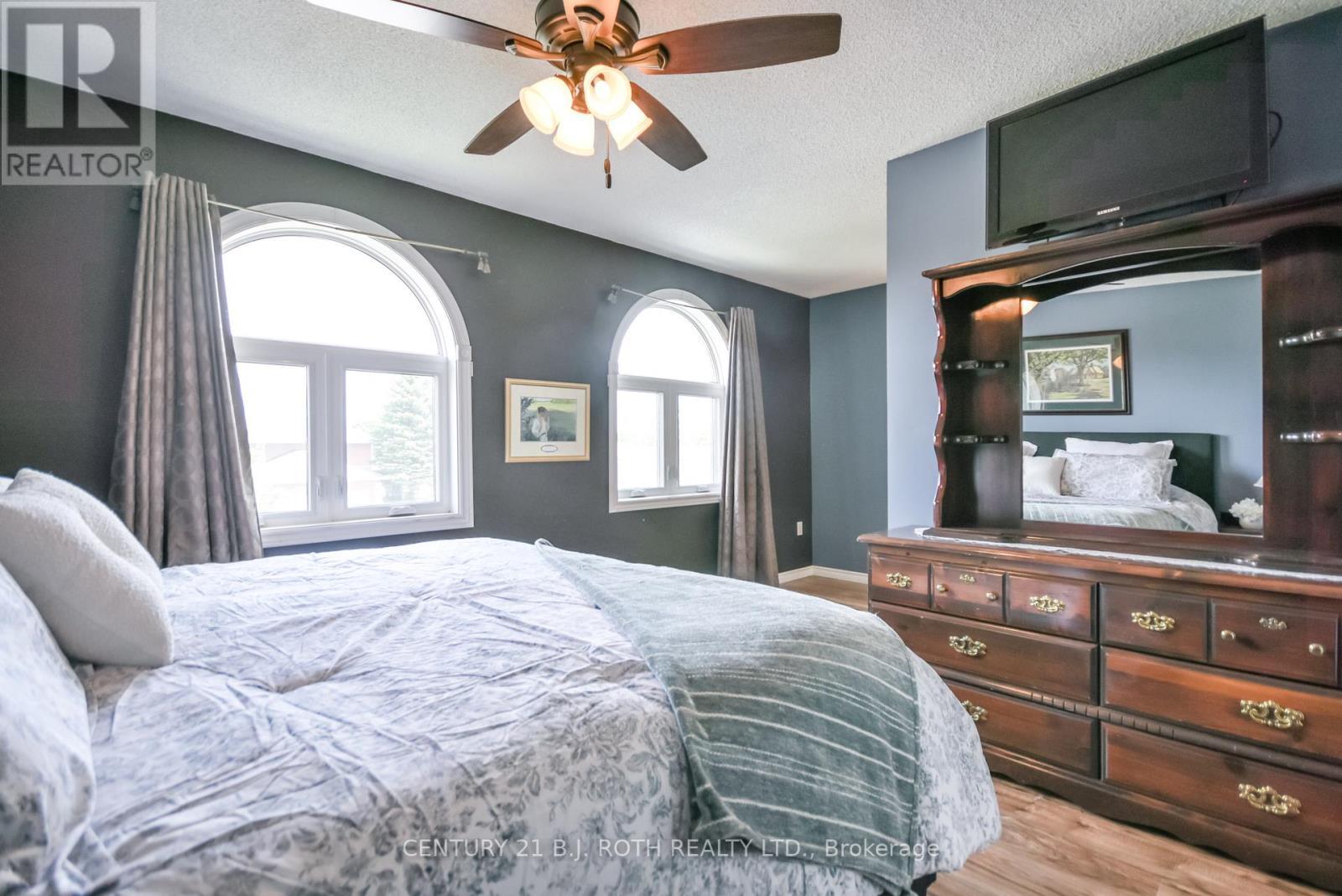 42 Farmstead Crescent, Barrie, ON