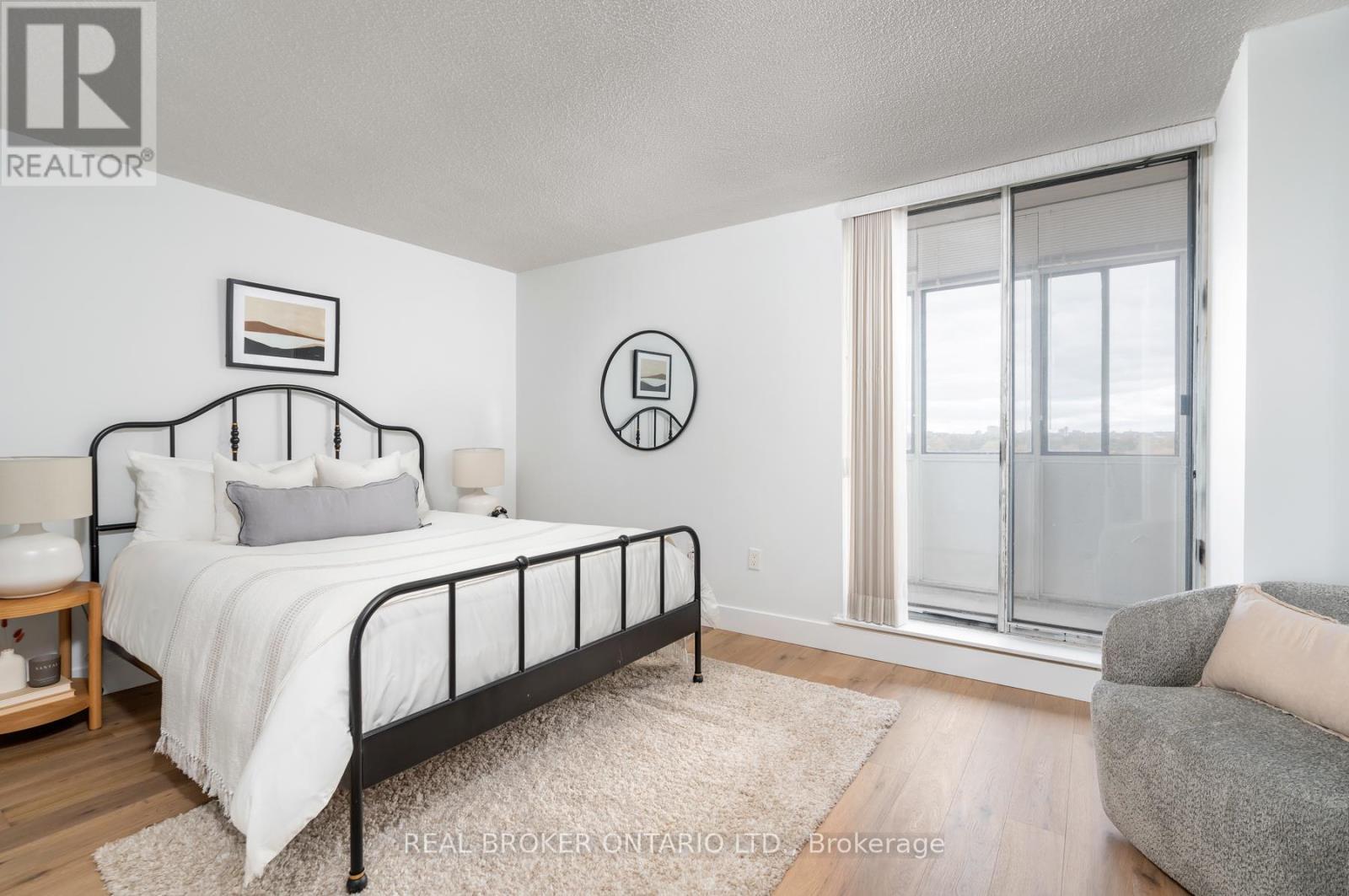 1601 - 3845 Lake Shore Boulevard W, Toronto, ON