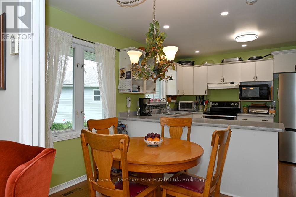 18 Cretney Drive S, Prince Edward County (Wellington Ward), ON