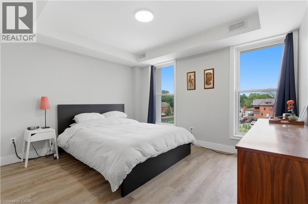 Main bedroom with ensuite bathroom - 389 Dundas Street, Woodstock, ON