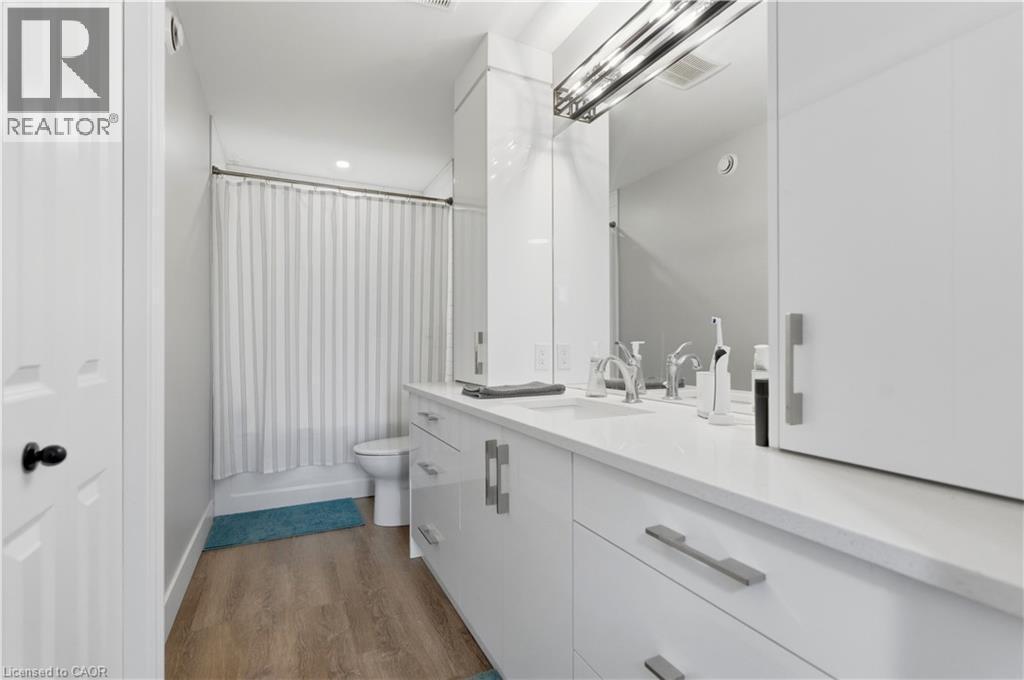 Ensuite Bathroom - 389 Dundas Street, Woodstock, ON