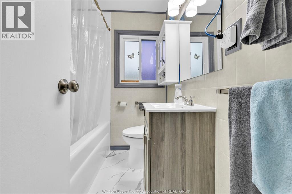 329 Parkside Drive, Mcgregor, ON