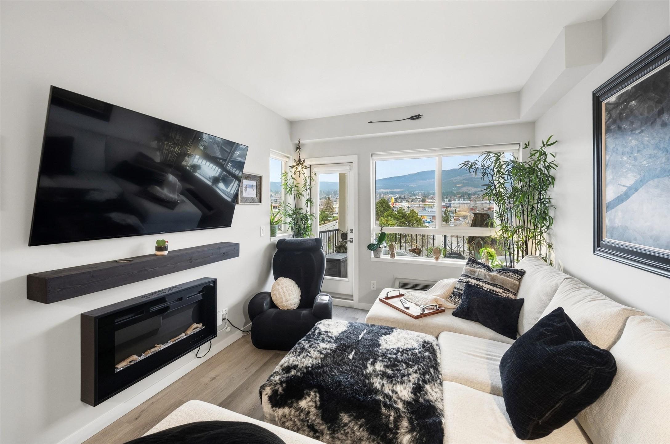 419-2301 Carrington Road, West Kelowna, BC - Indoor Photo Showing Living Room With Fireplace