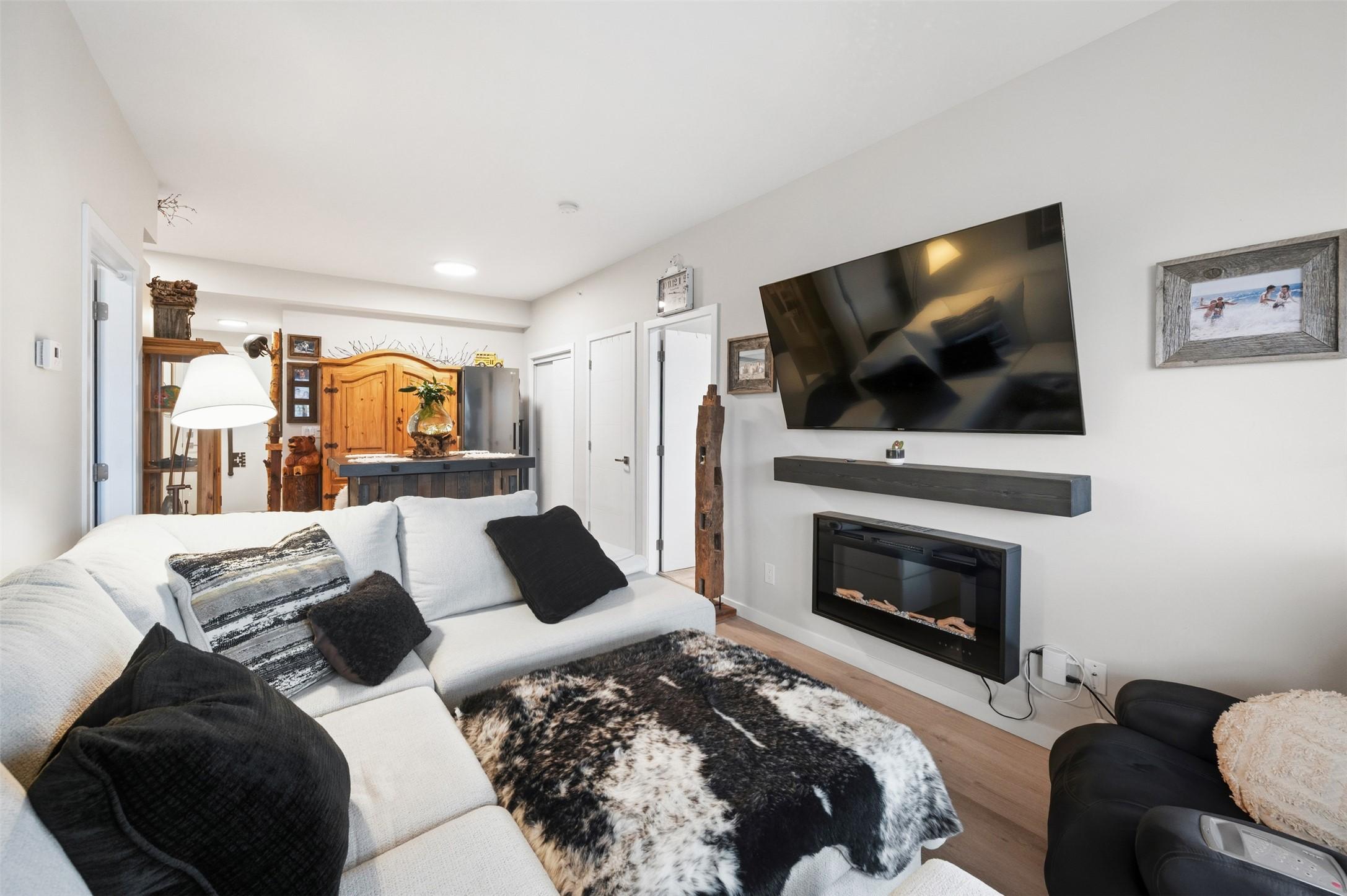 419-2301 Carrington Road, West Kelowna, BC - Indoor Photo Showing Living Room With Fireplace