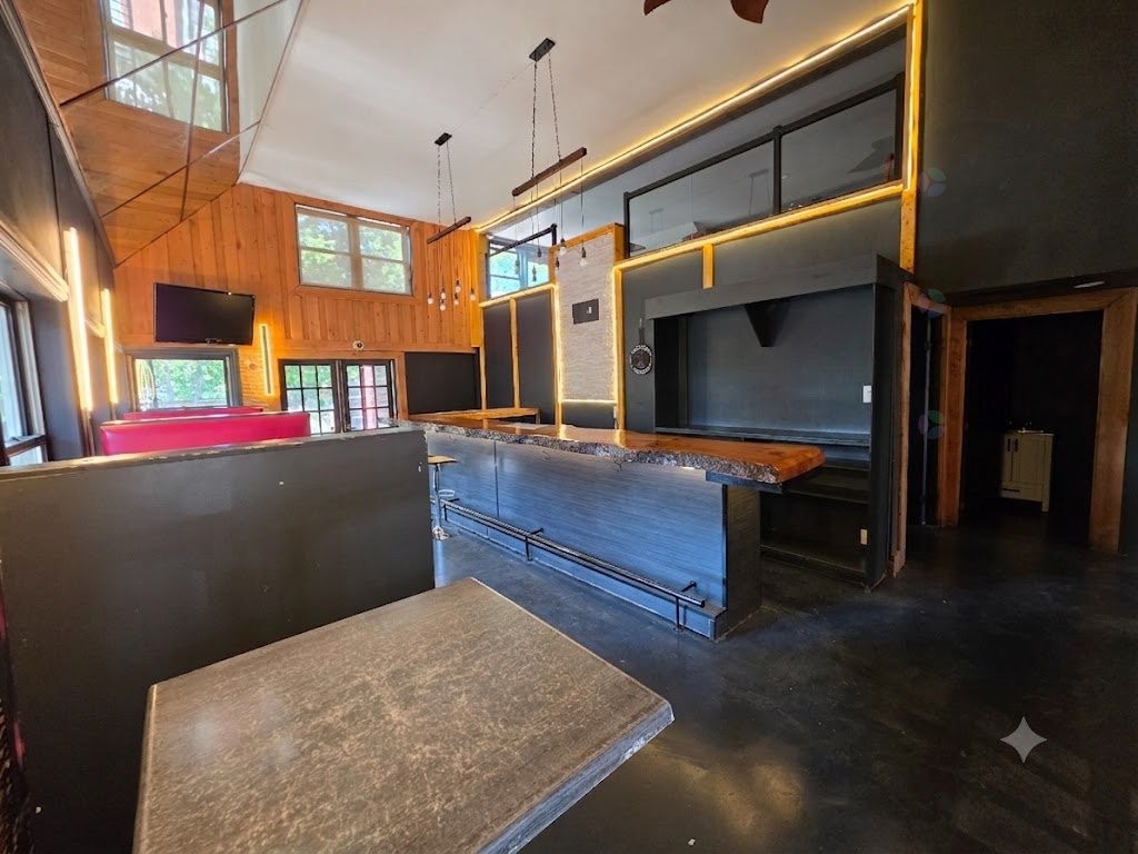 Bar - 11 Av. De La Gare, Saint-Sauveur, QC