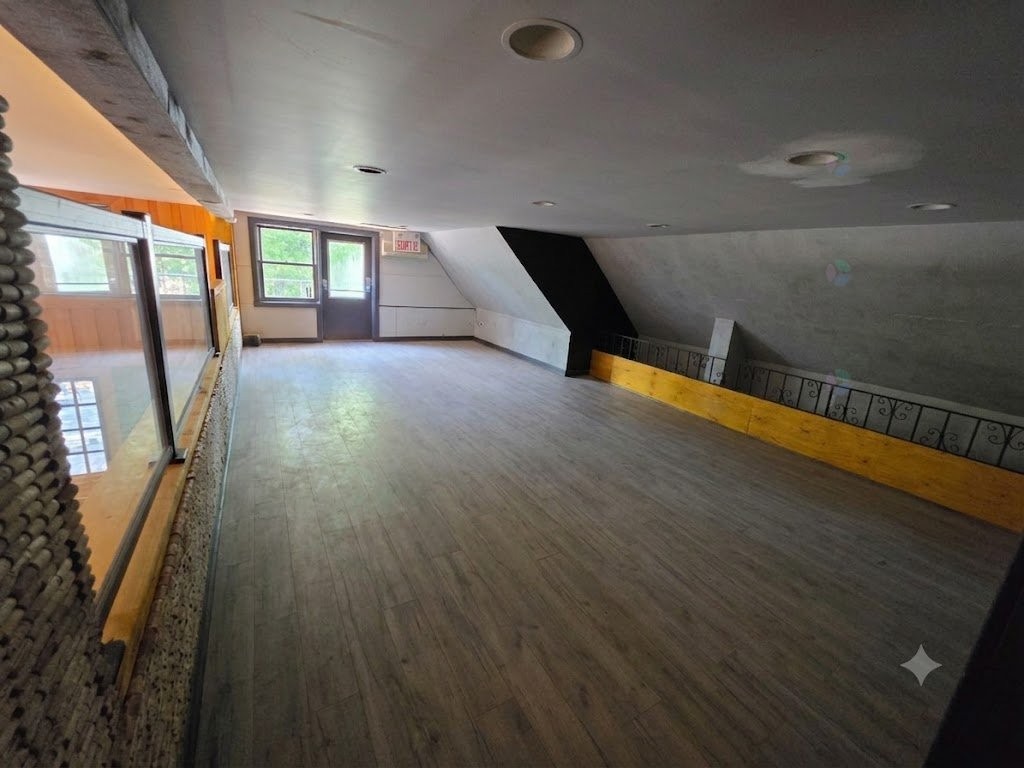 Loft - 11 Av. De La Gare, Saint-Sauveur, QC