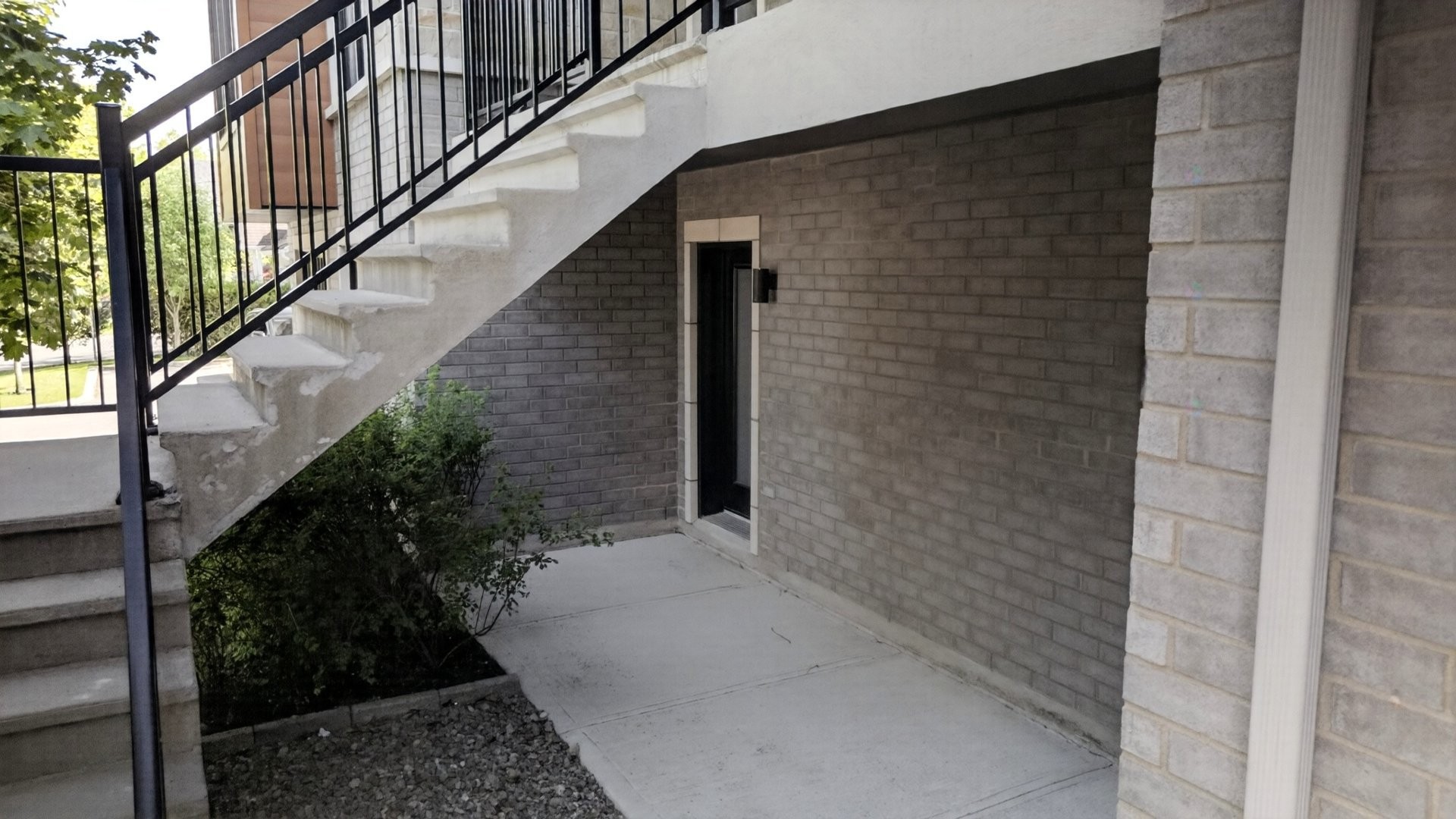Entry - 101-190 Ch. De La Grande-Côte, Saint-Eustache, QC