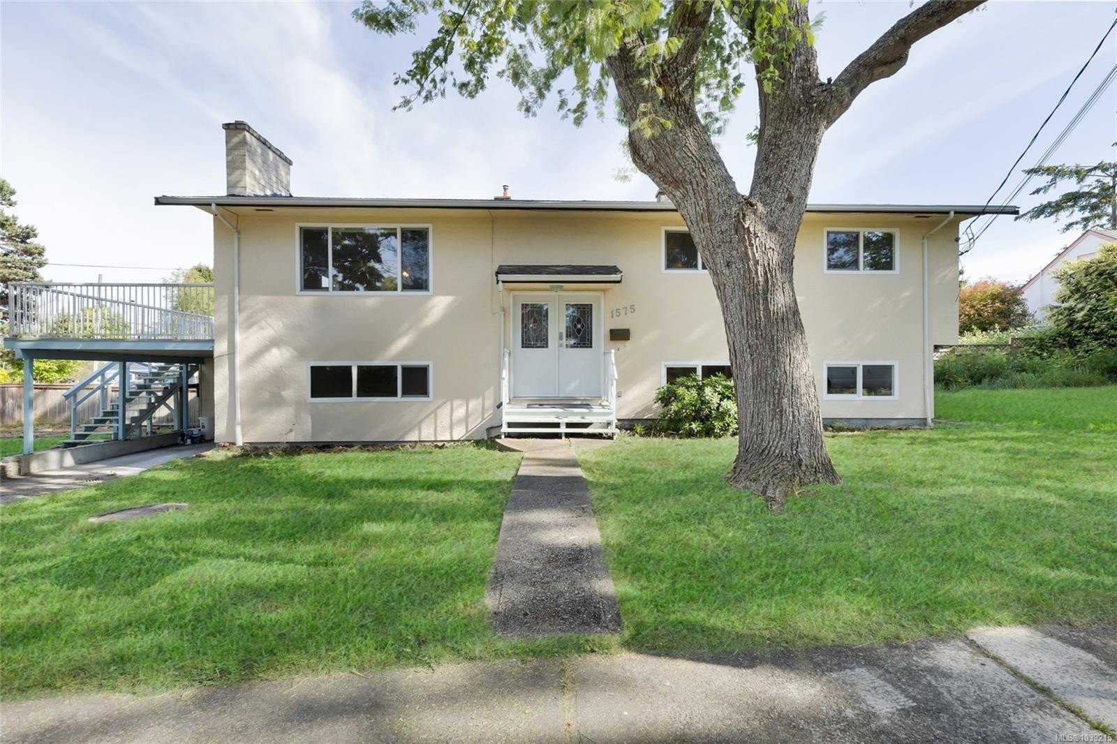 1575 Burton Ave, Victoria, BC