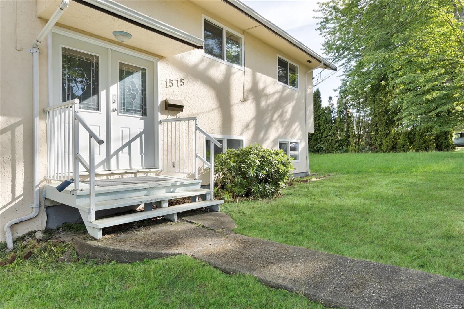 1575 Burton Ave, Victoria, BC