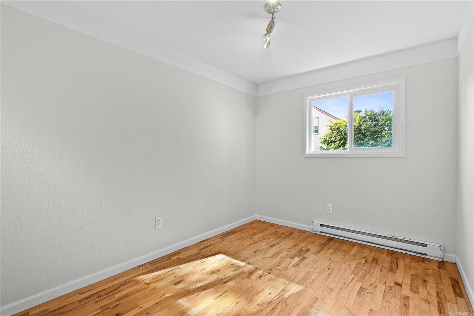 1575 Burton Ave, Victoria, BC