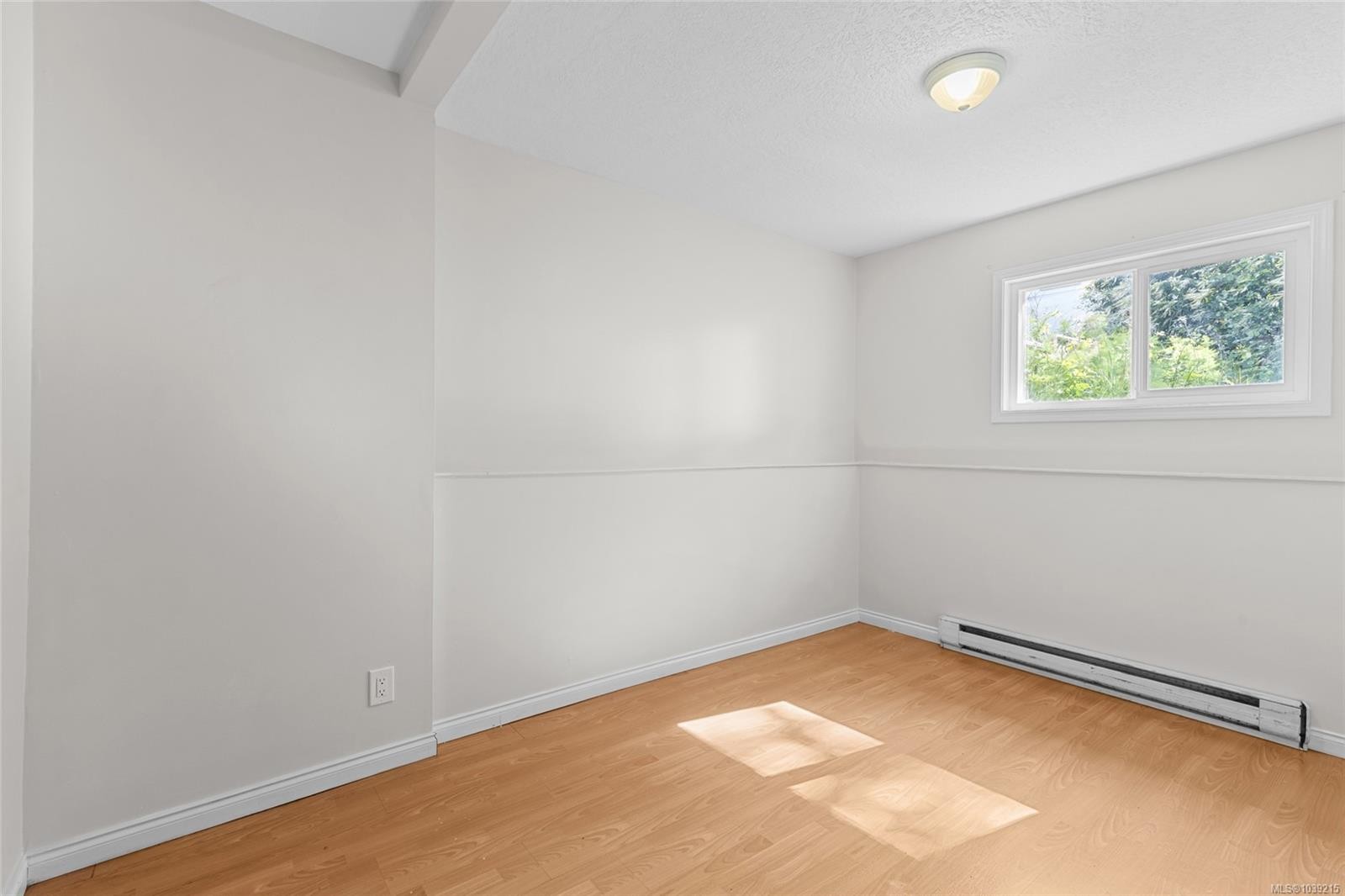 1575 Burton Ave, Victoria, BC