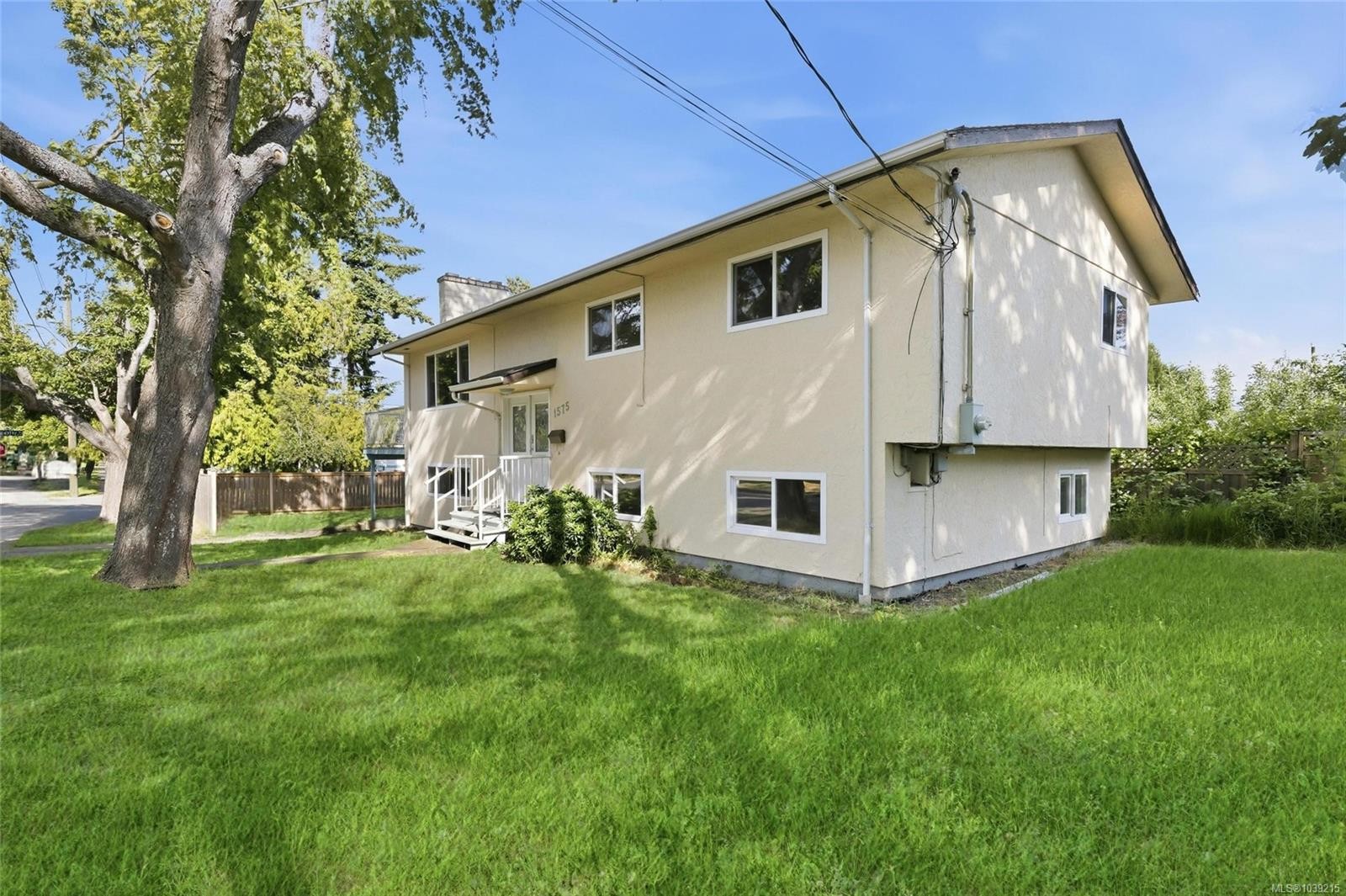 1575 Burton Ave, Victoria, BC