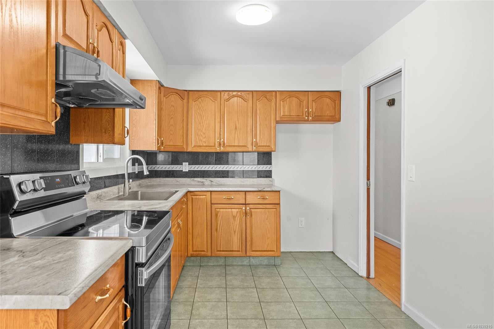 1575 Burton Ave, Victoria, BC