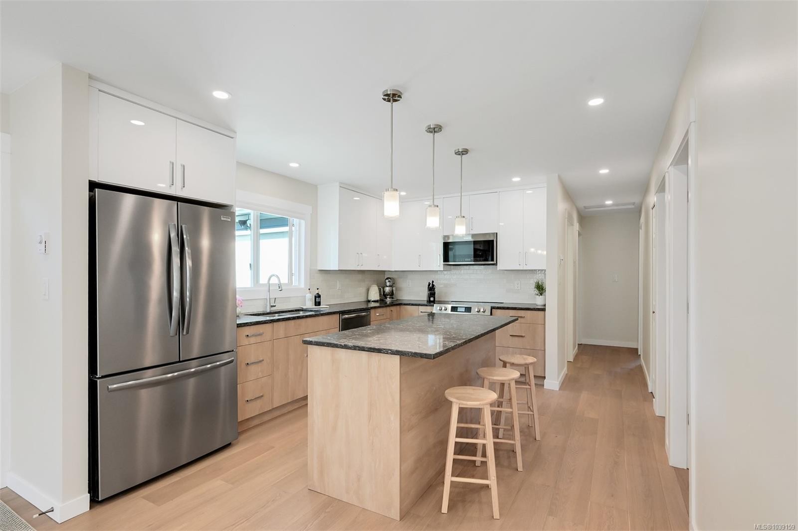 9598 Epco Dr, Sidney, BC