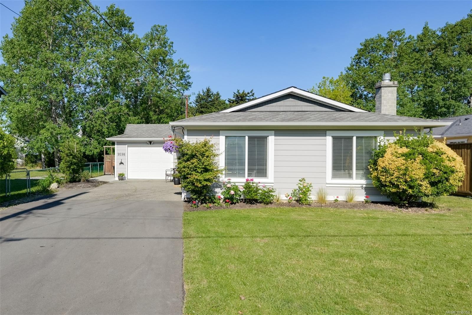 9598 Epco Dr, Sidney, BC